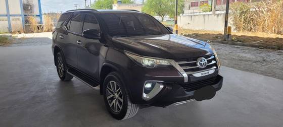 TOYOTA HILUX SW4 2.8 SRX 4X4 7 LUGARES 16V TURBO INTERCOOLER DIESEL 4P AUTOMÁTICO